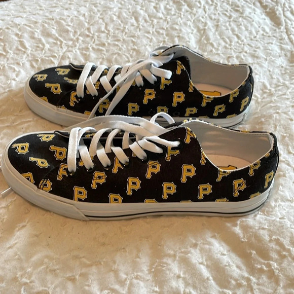 row one Shoes - NWOT Pittsburgh Pirates canvas sneakers. Sz 9.5. MLBP black gold converse like